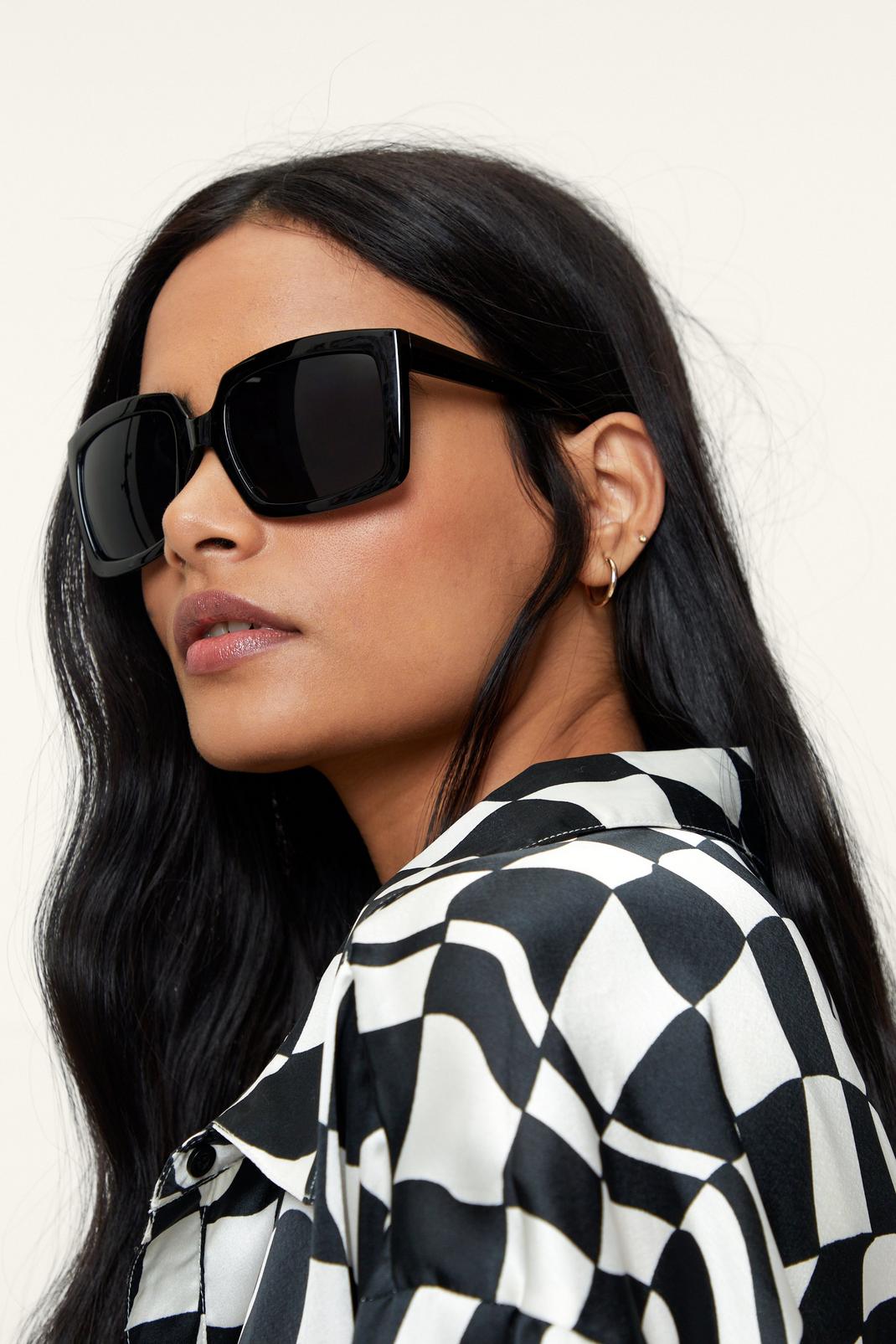 105 Oversized Rounded Square Sunglasses image number 2