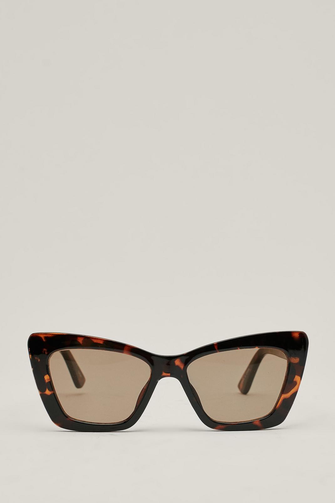 Brown Cat Eye Tortoiseshell Sunglasses image number 1