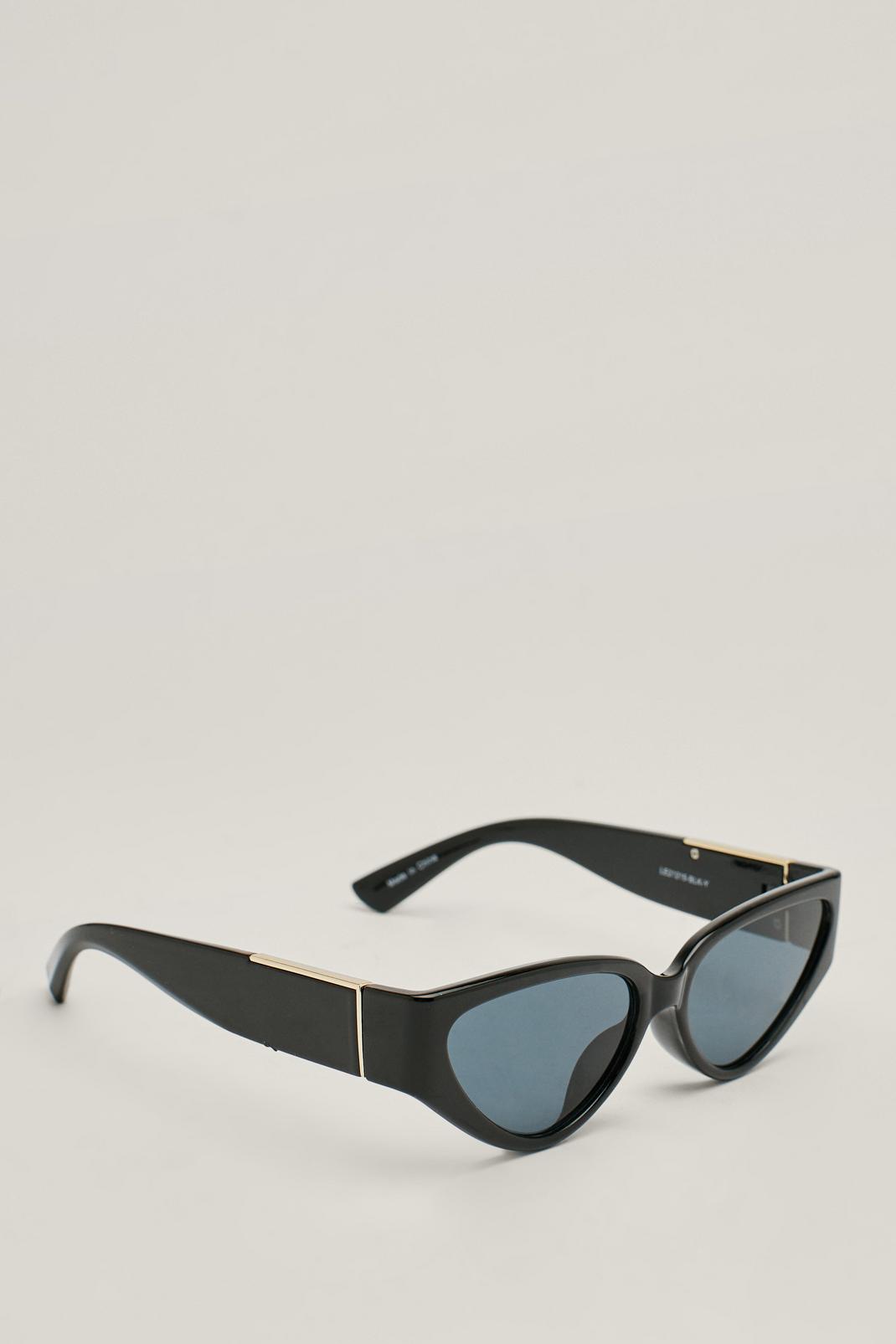 Black Retro Cats Eye Sunglasses image number 1