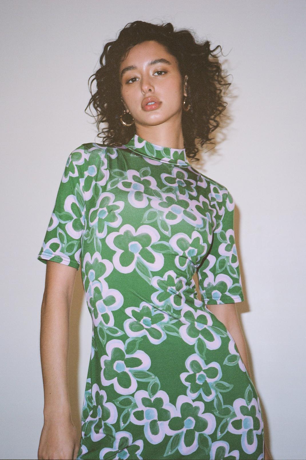 Green Floral Funnel Neck Short Sleeves Midi Dress image number 1