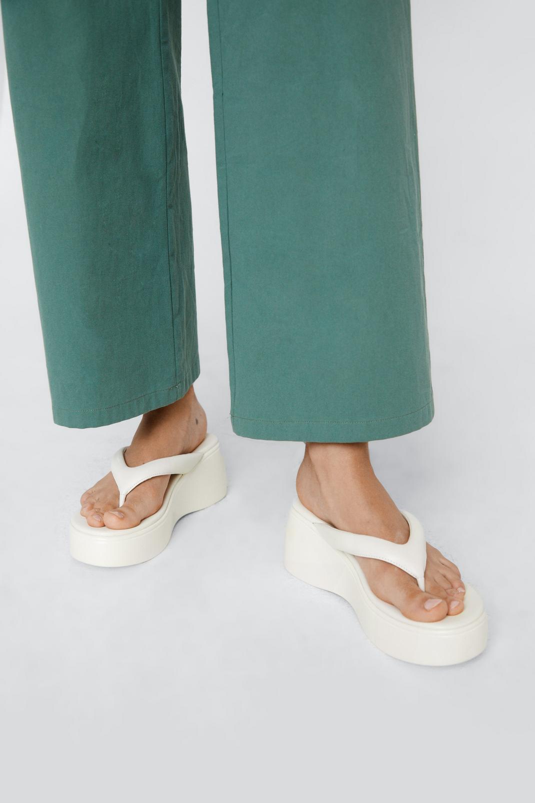 Light beige Pu Padded Toe Thong Flatform Sandals image number 1