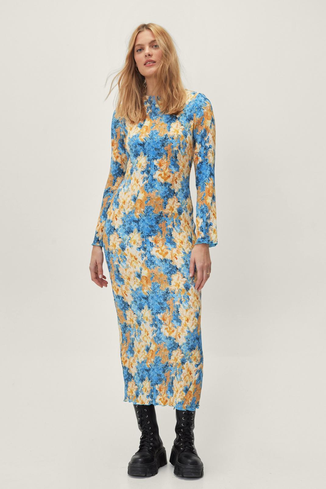 Blue Textured Floral Print Plisse Midi Dress image number 1