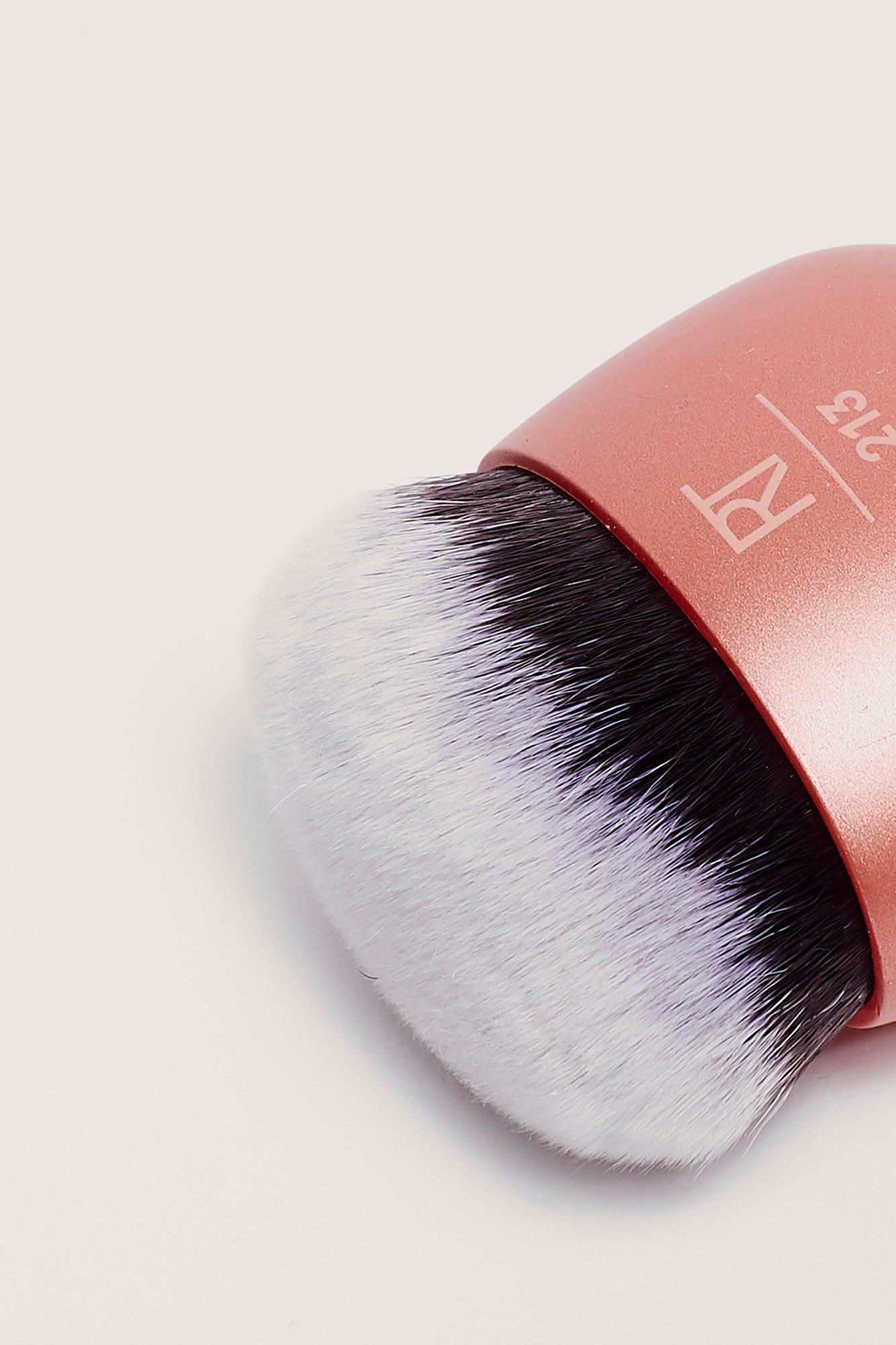 Real Techniques Foundation Cosmetic Brush