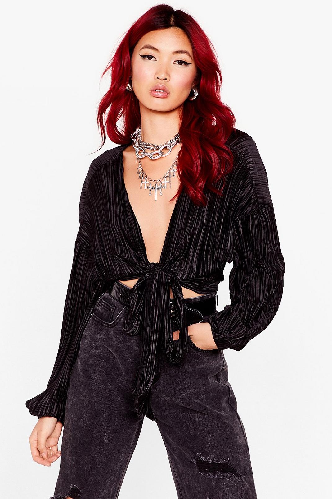 Black Attention Plisse Tie Cropped Blouse image number 1