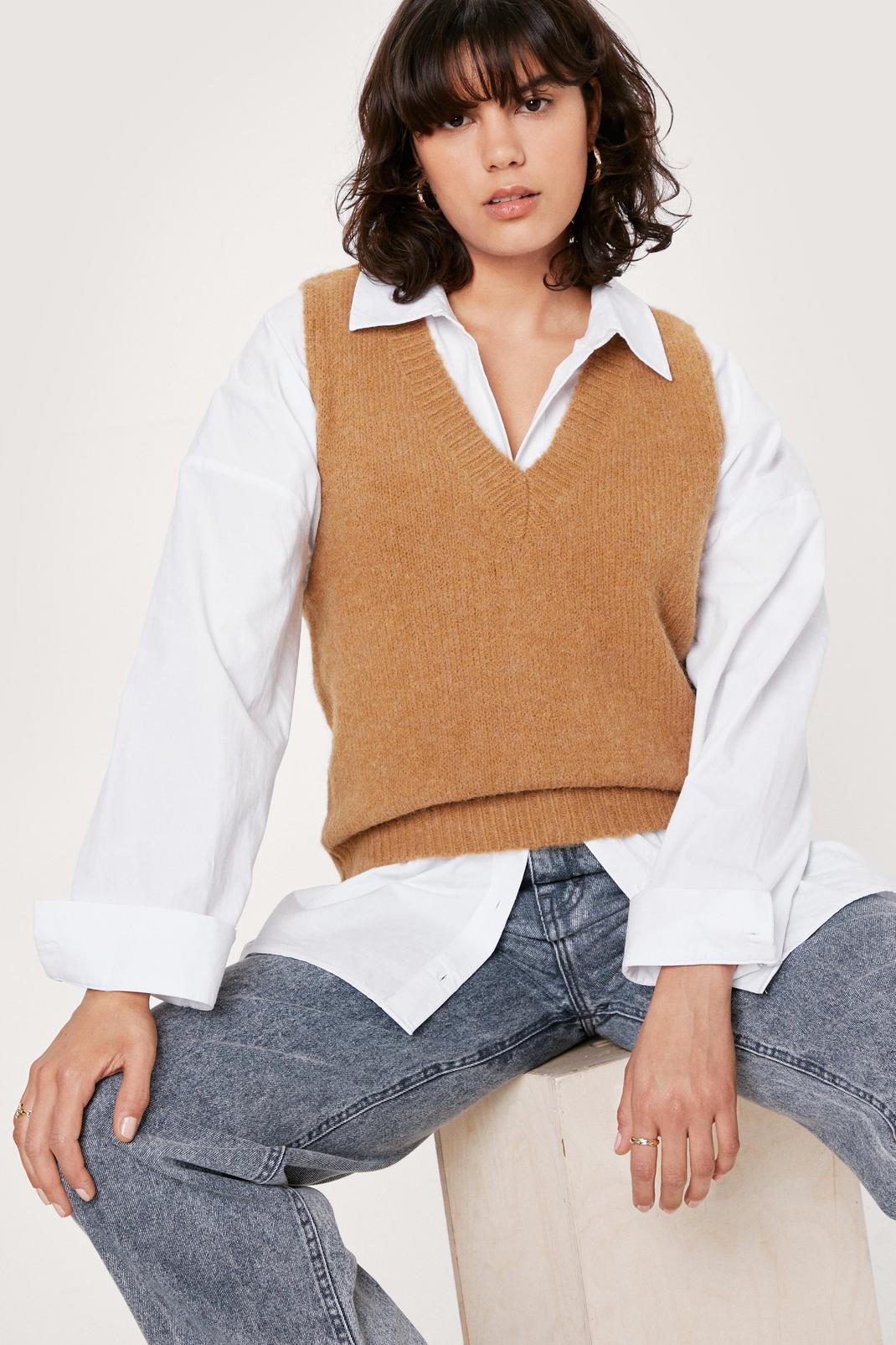 Camel Cropped Knitted Sweater Vest image number 1