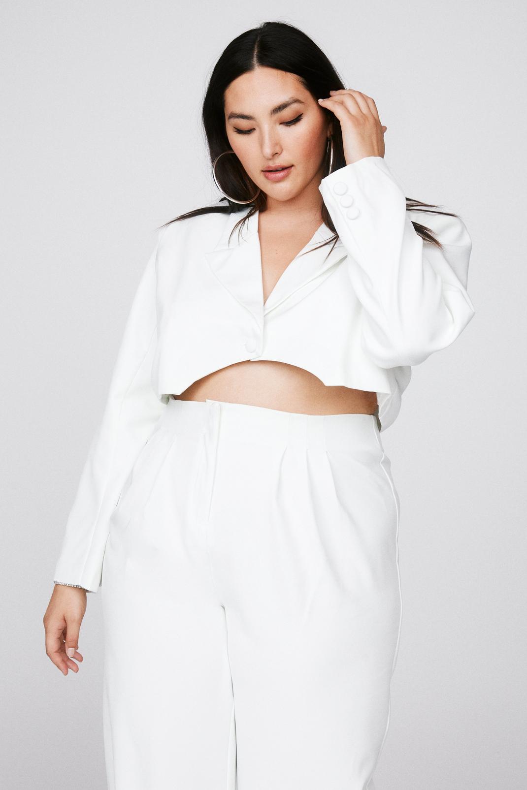 173 Plus Size Cropped Tailored Blazer image number 2