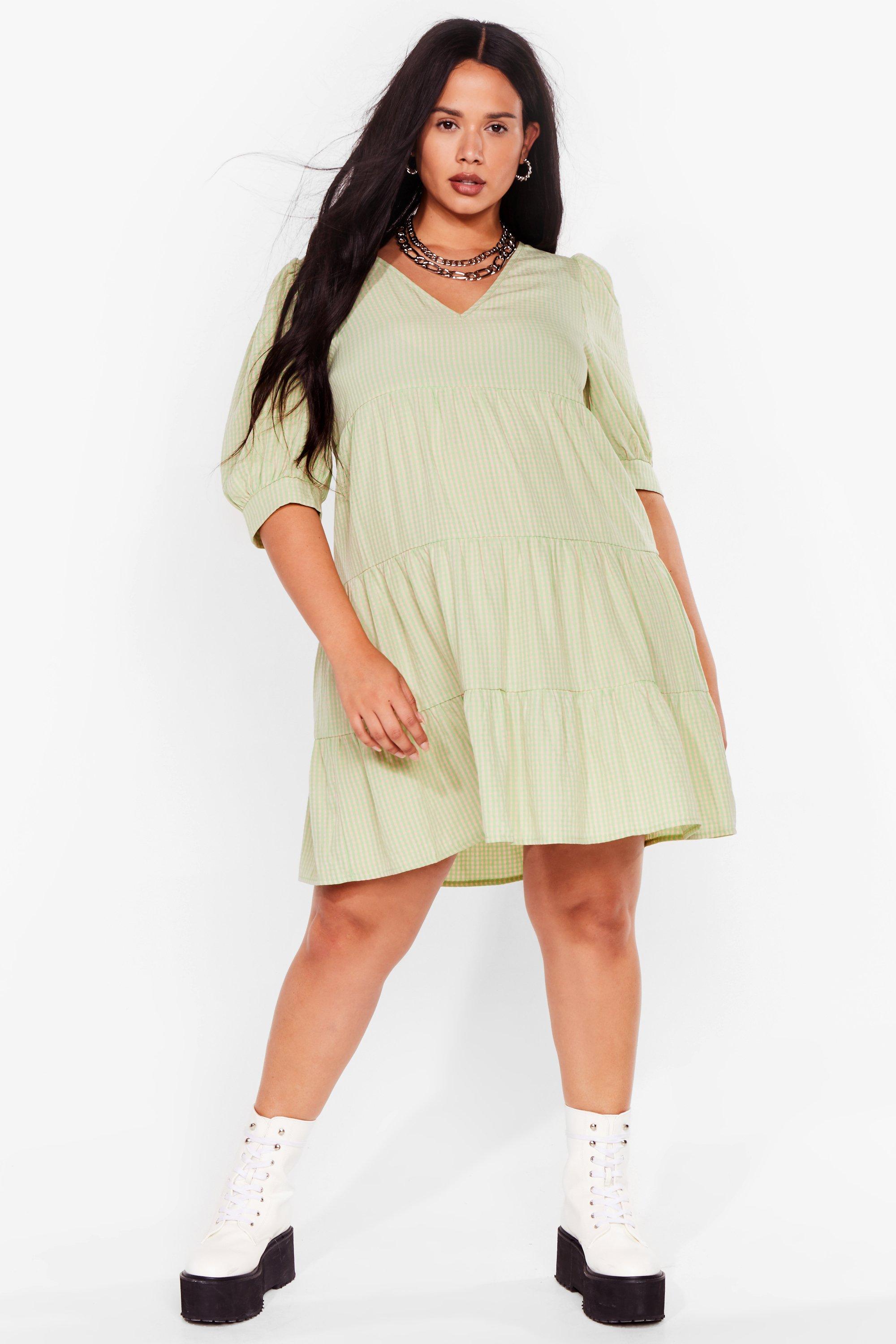 Grande taille Robe babydoll a carreaux Nasty Gal