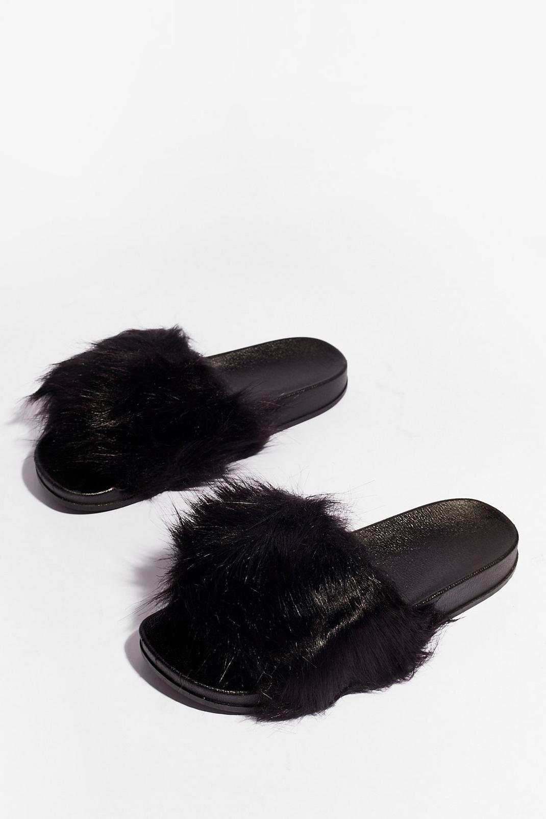 Ready Faux Fur Our Close Up Moulded Sliders image number 1