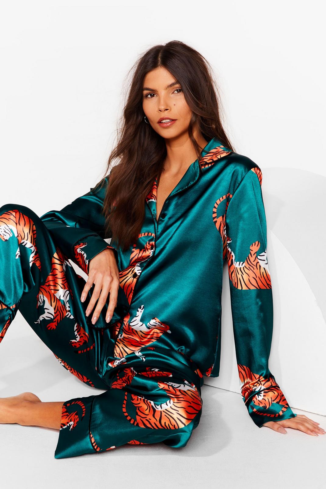 Pyjama satiné à imprimé tigres chemise & pantalon , Emerald image number 1