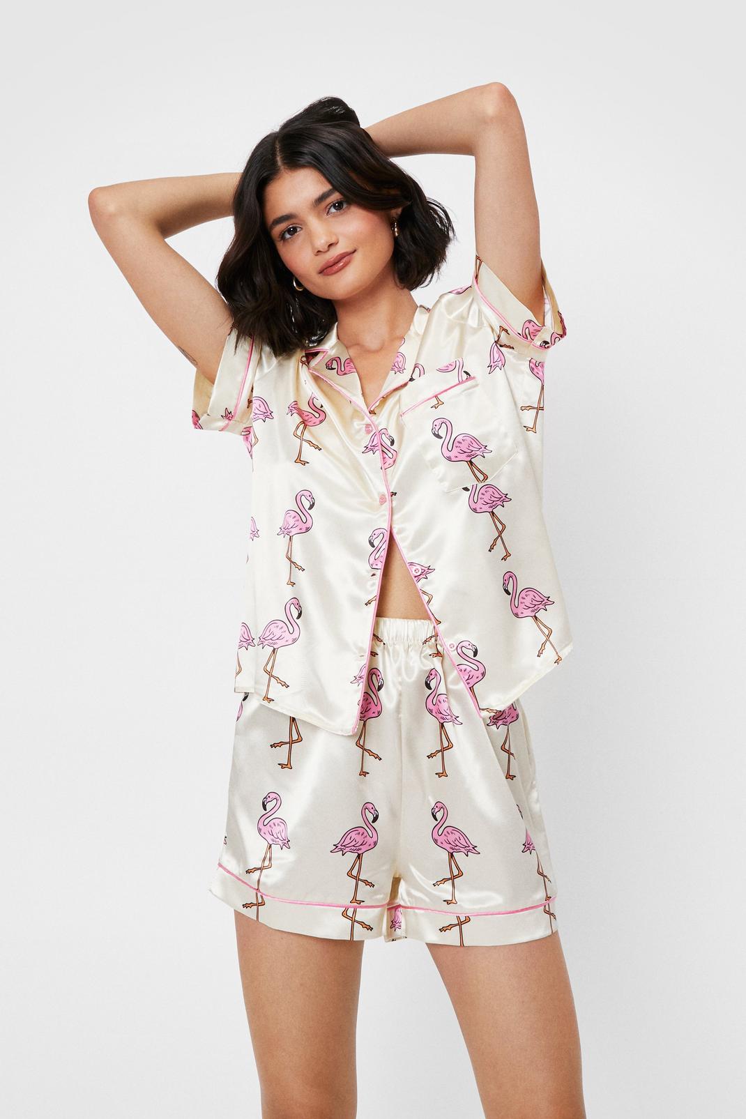 Pyjama chemise & short en satin à imprimé flamands roses, Lemon image number 1