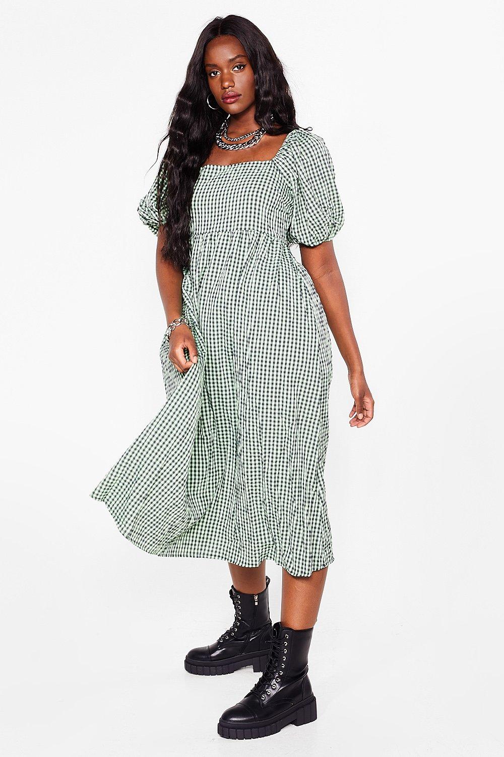 Grande Taille Robe midi a col carre et imprime vichy Je m en viche un peu Nasty Gal