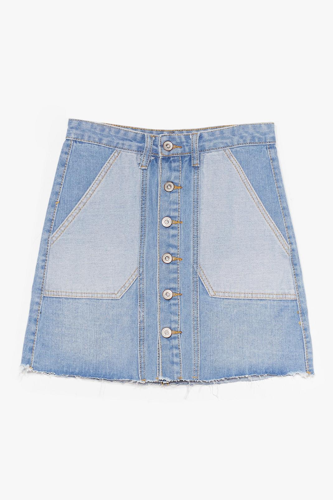 Mini jupe en jean à poches contrastantes et ourlet brut image number 1