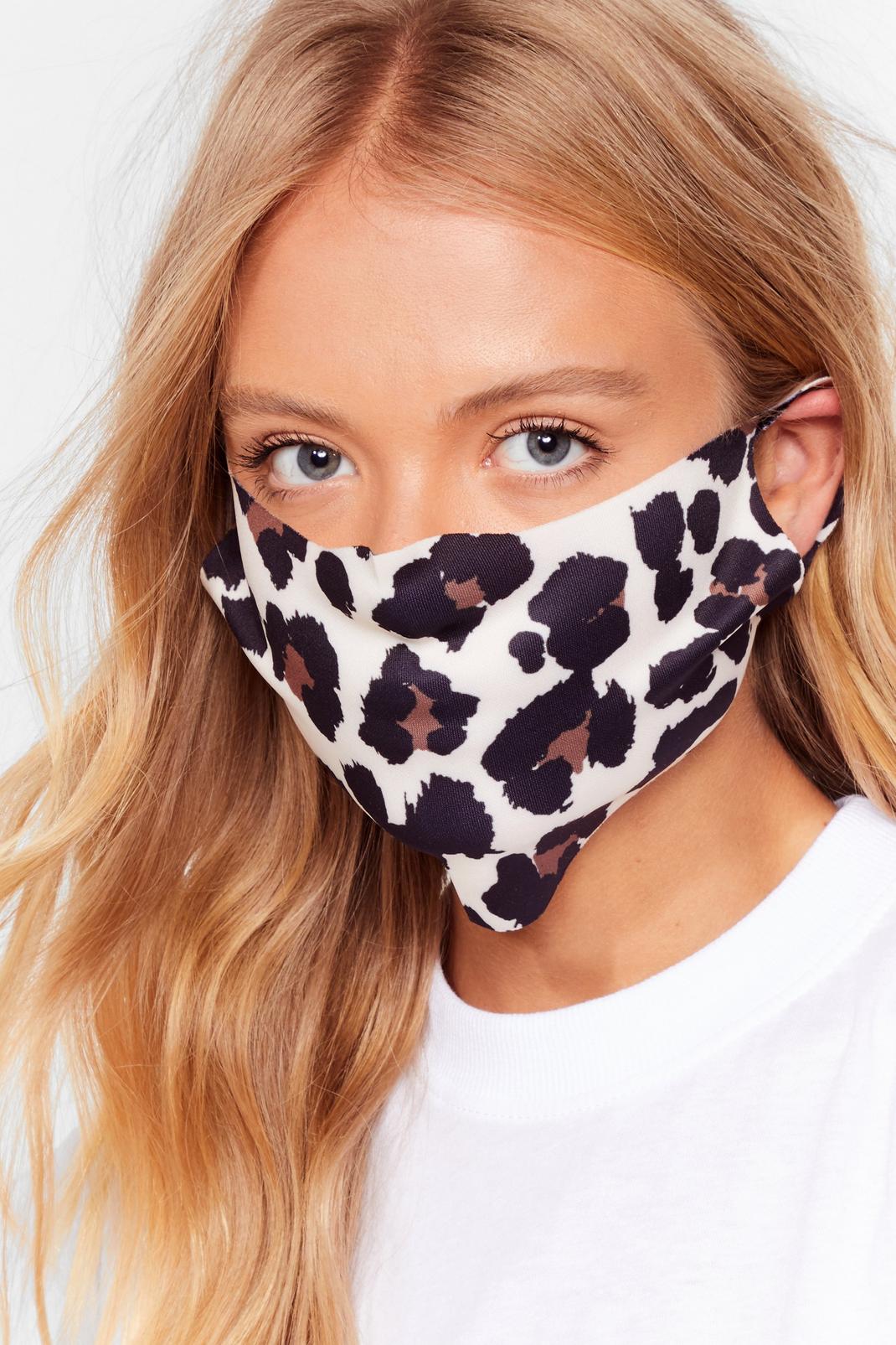 Masque facial fashion à imprimé léopard image number 1
