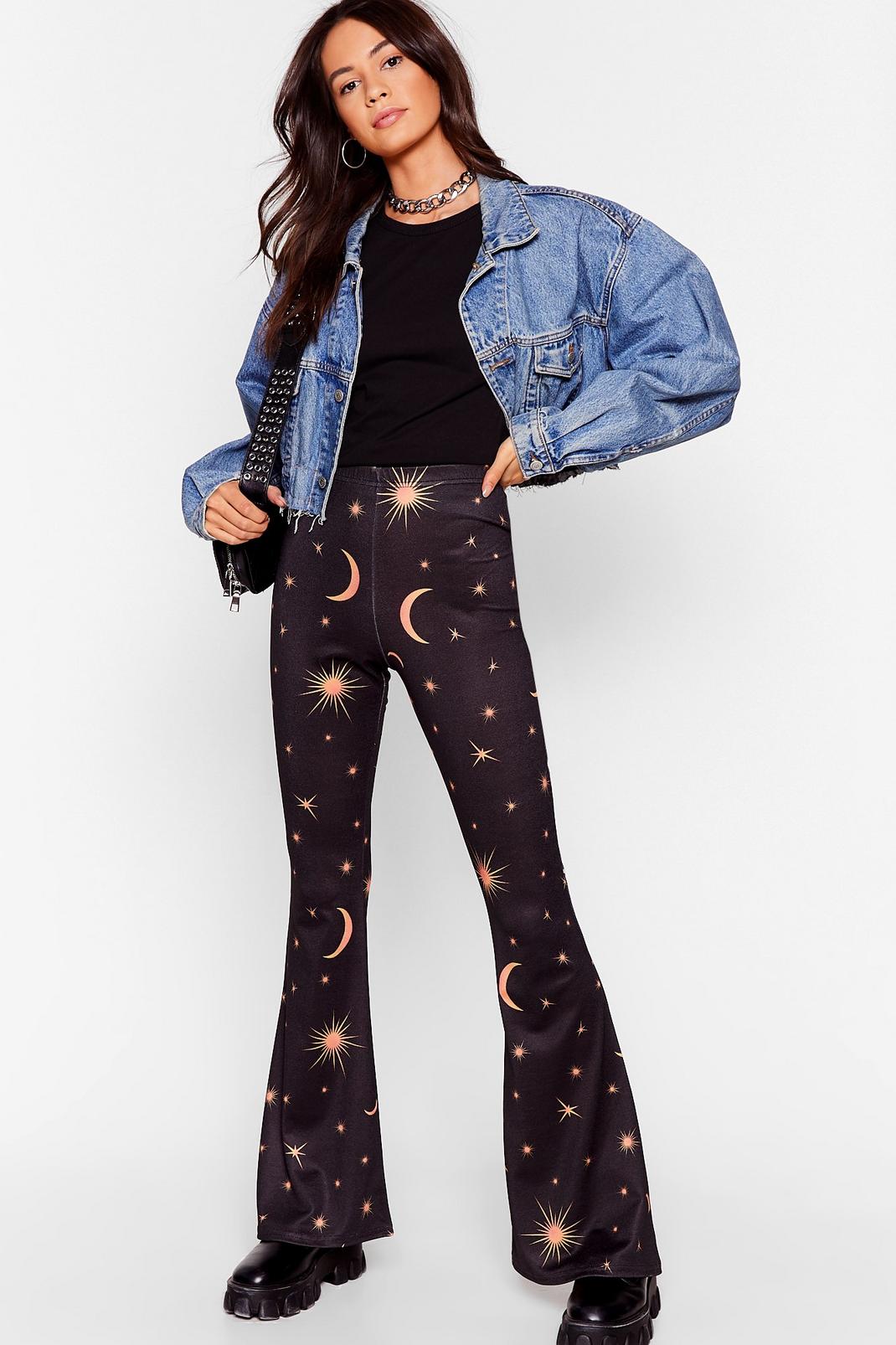 Pantalon évasé à imprimé étoiles et lunes Dans l'univers image number 1