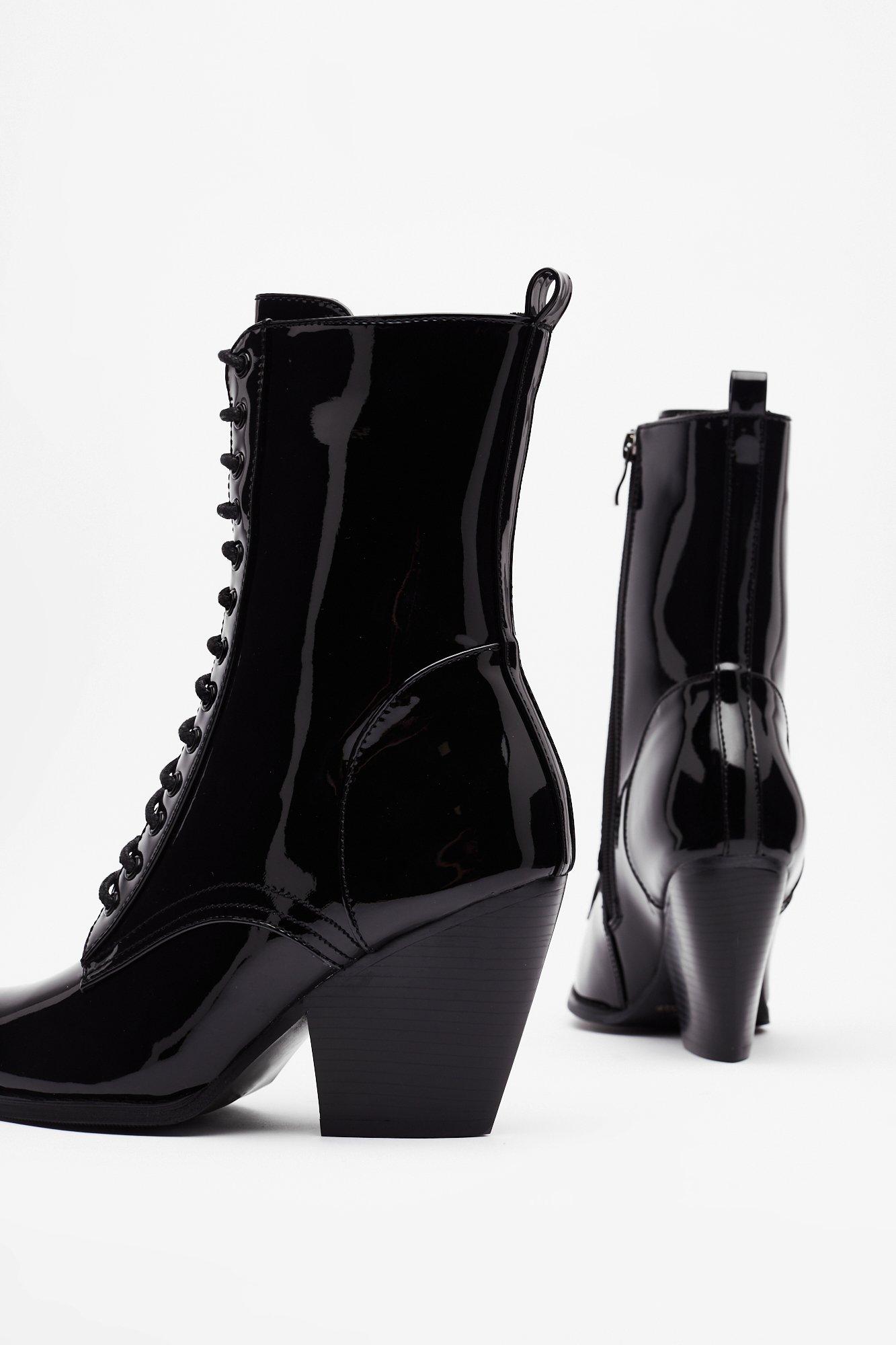 Bottines pointues vernies a lacets Nasty Gal