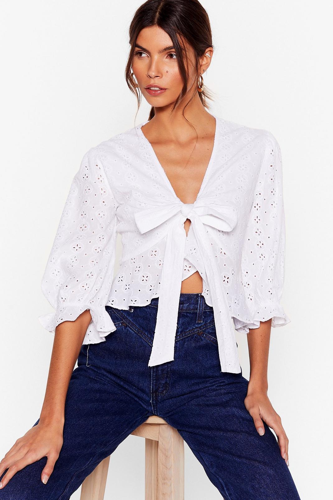 Crop top en broderie anglaise She Loves You Yeah Yeah Yeah image number 1