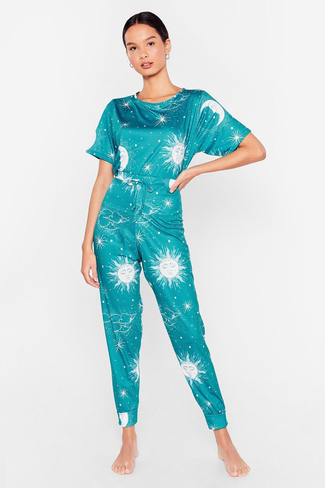 Pyjama t-shirt & pantalon à imprimé astral Voyage au bout de la nuit, Emerald image number 1