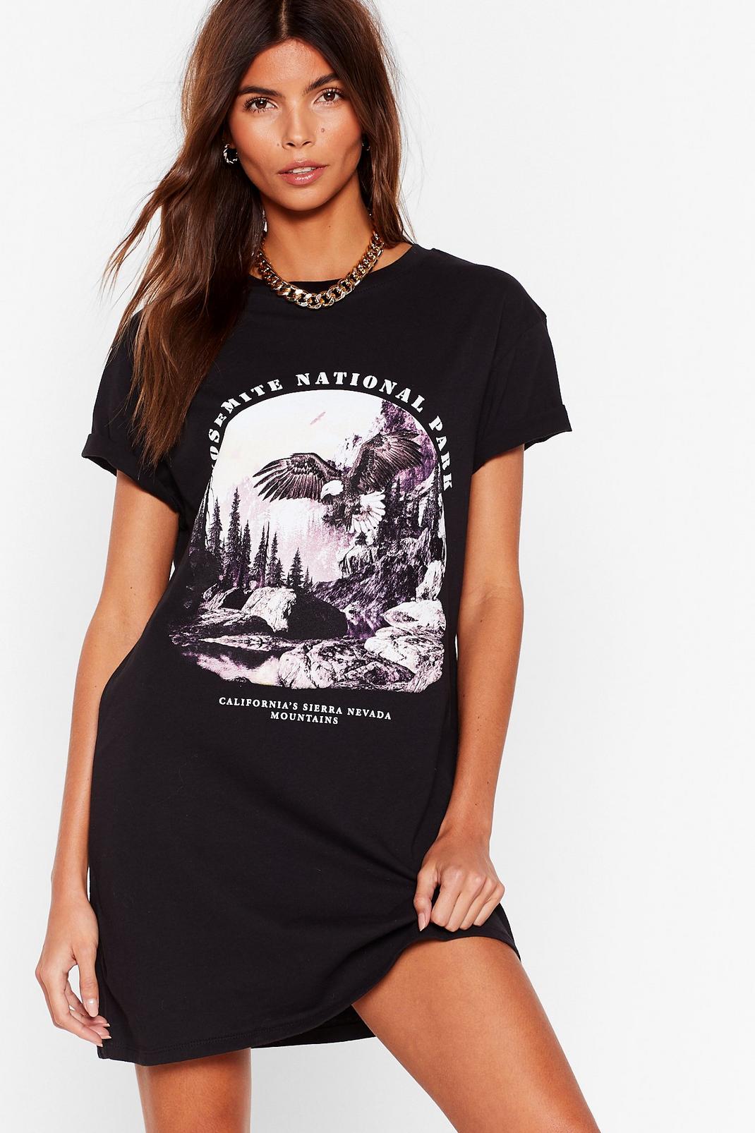 Robe t-shirt à impressions Welcome to Yosemite National Park image number 1