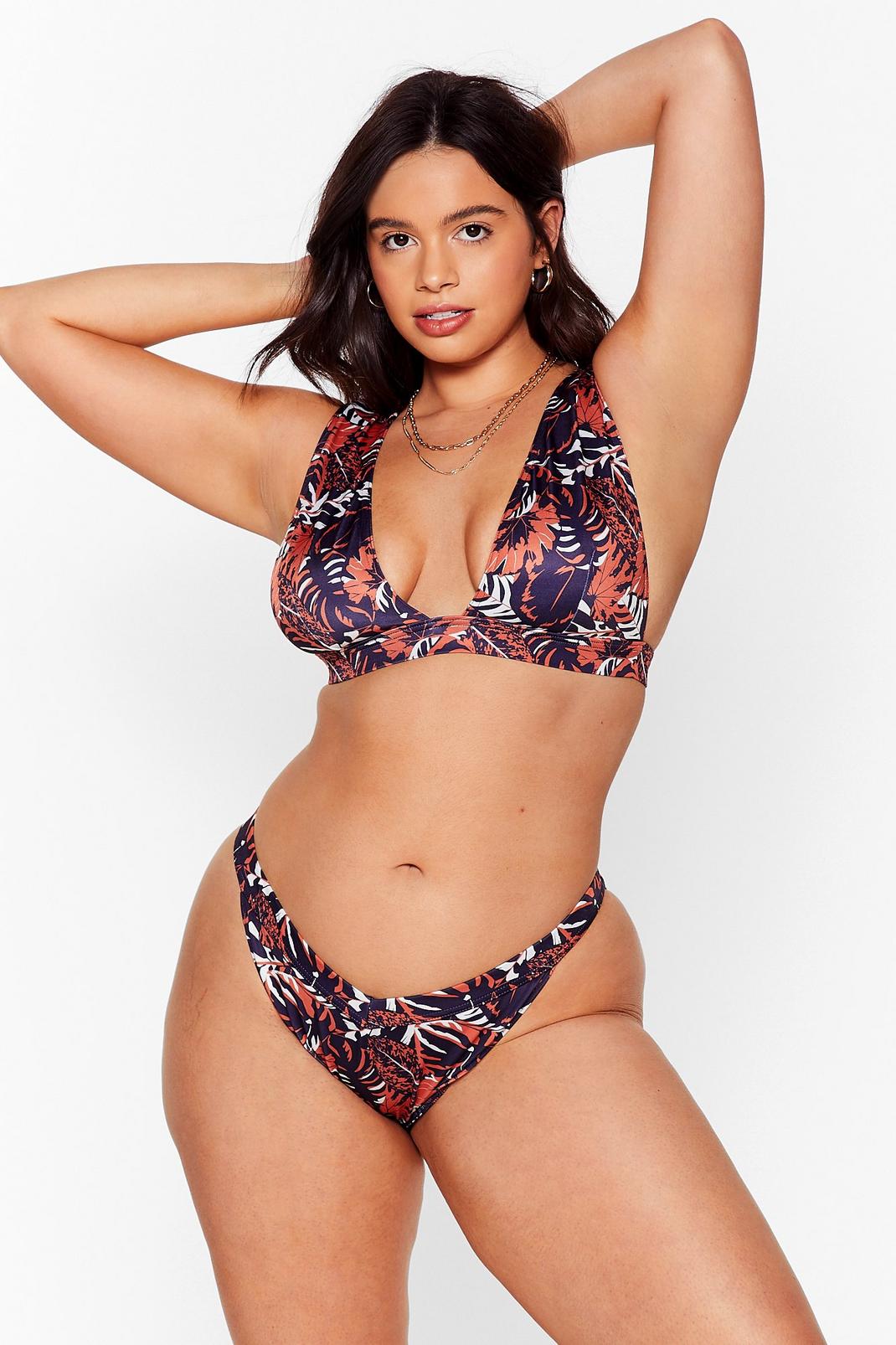 Grande taille - Bas de bikini échancré à imprimé feuilles Drapeau rouge image number 1