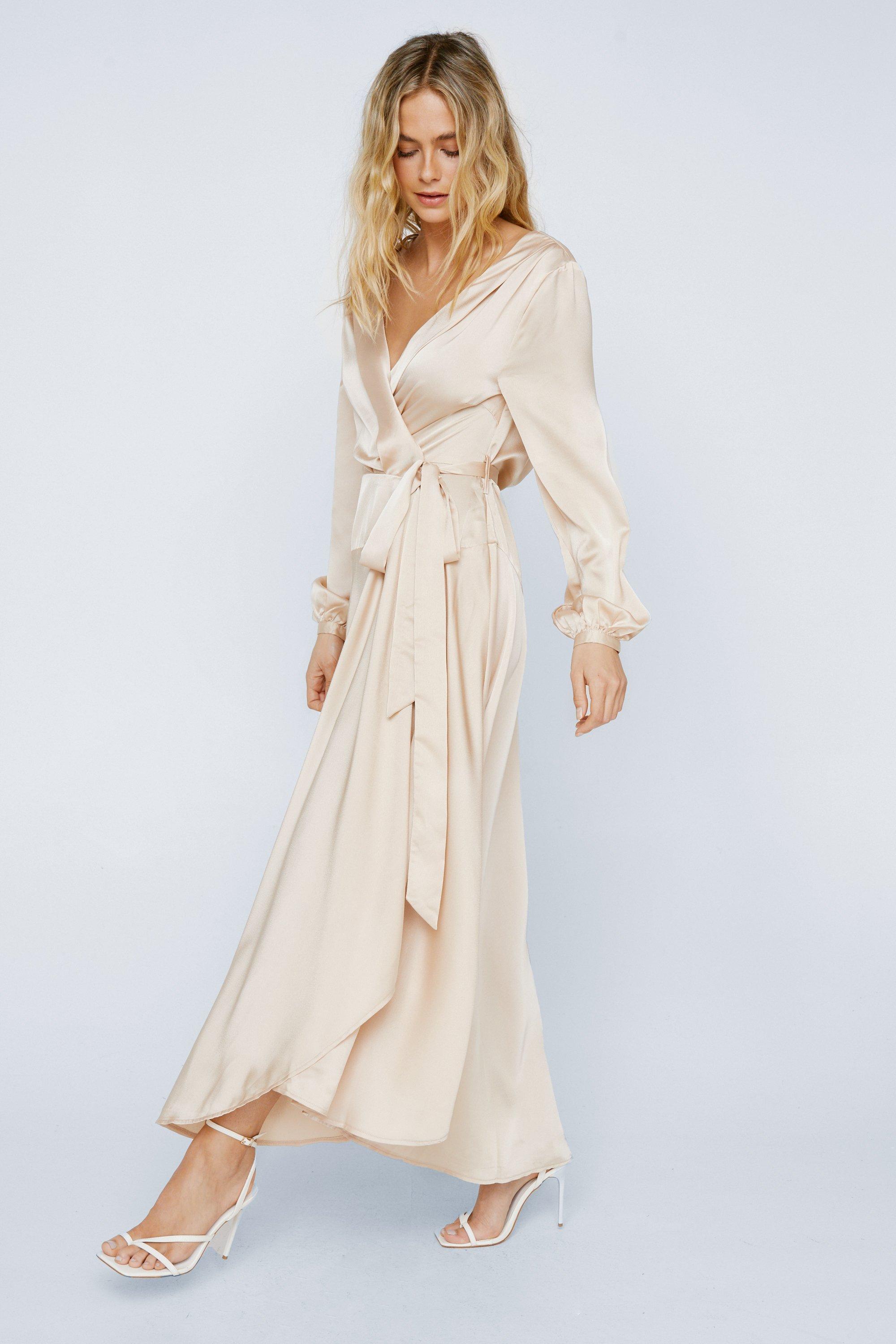 Robe longue portefeuille volantee satinee Nasty Gal