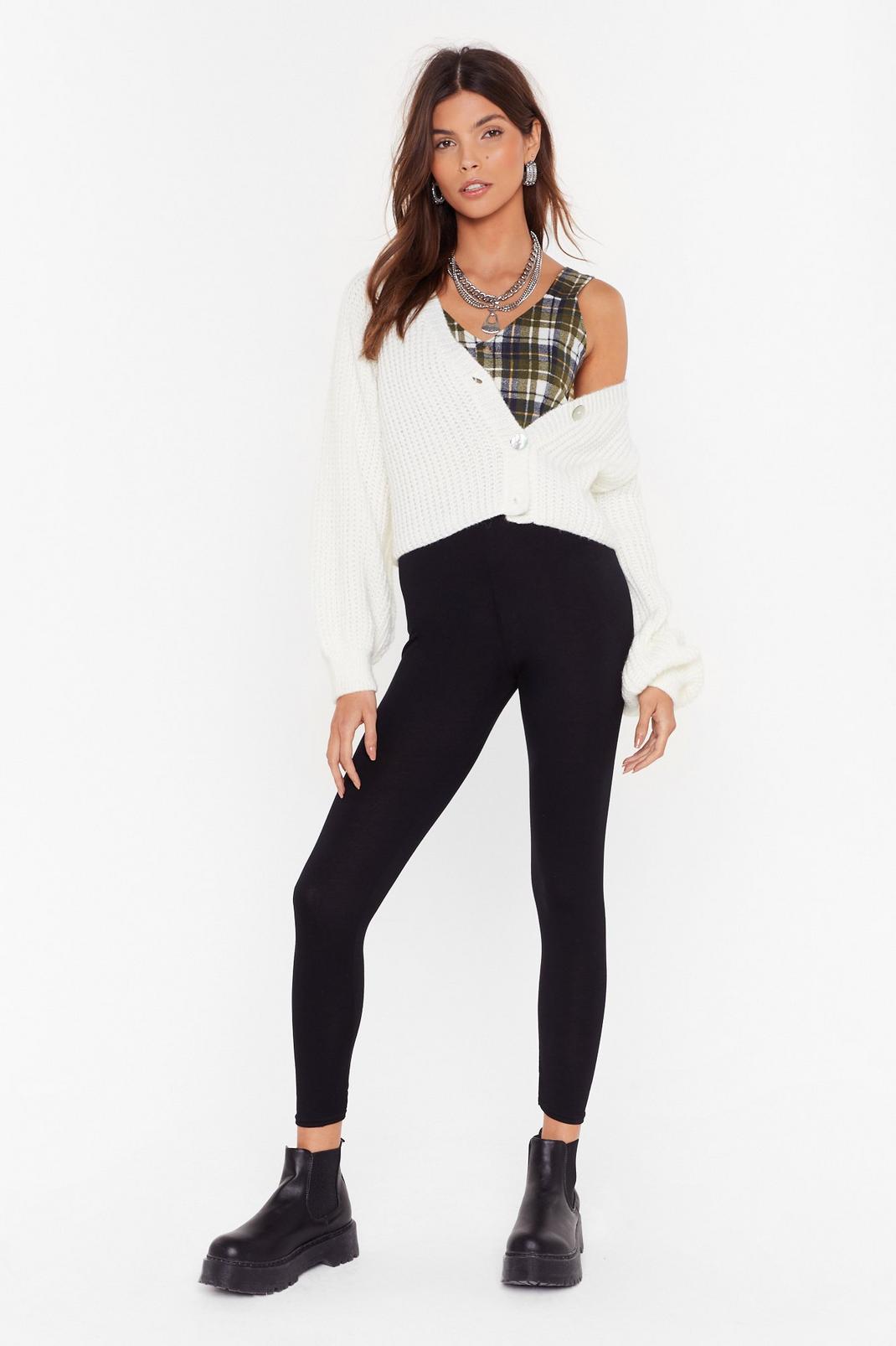 Black High-Waisted Leggings with Fitted Silhouette image number 1