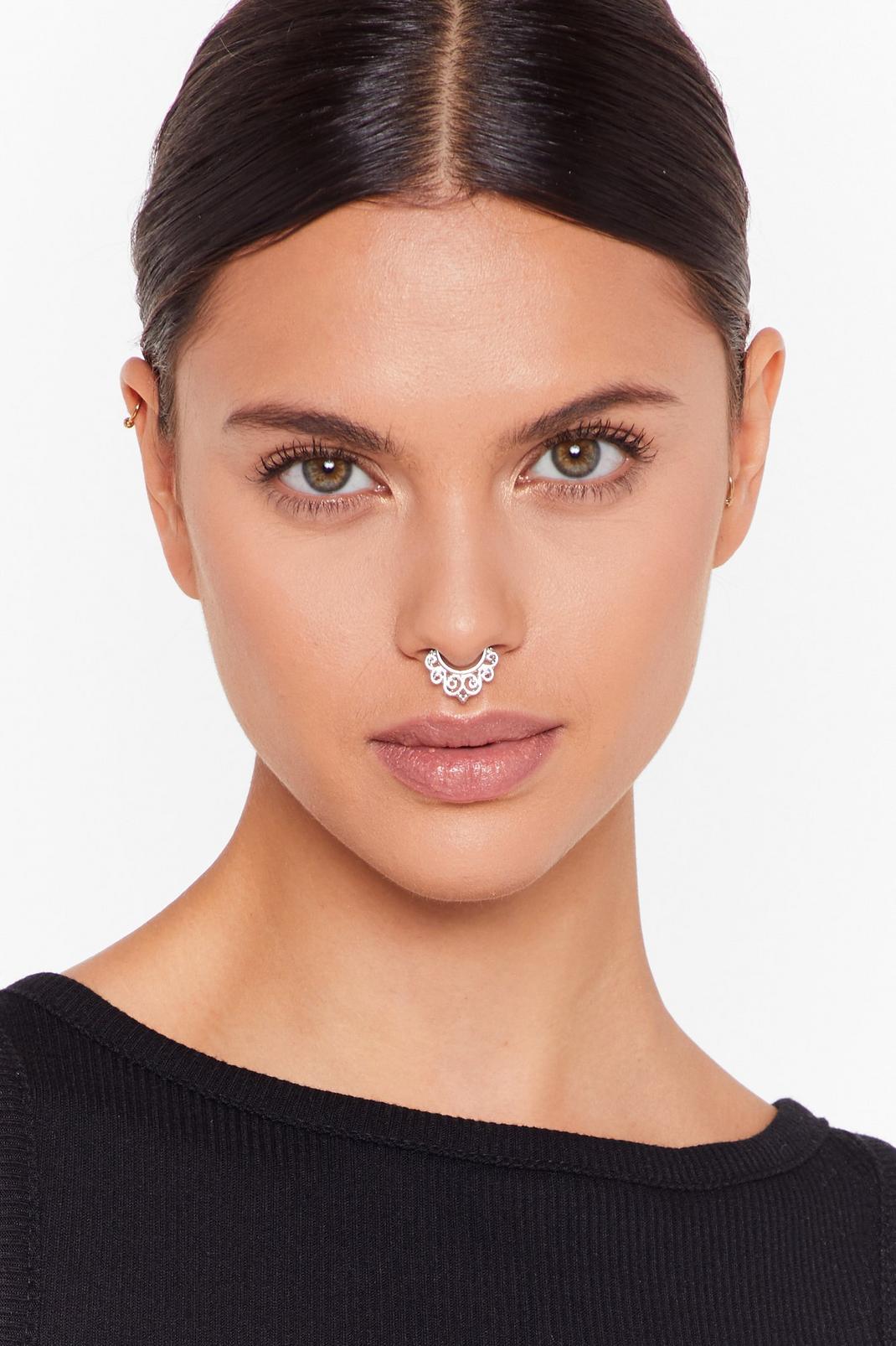 Who Nose Faux Septum Peircing Set image number 1
