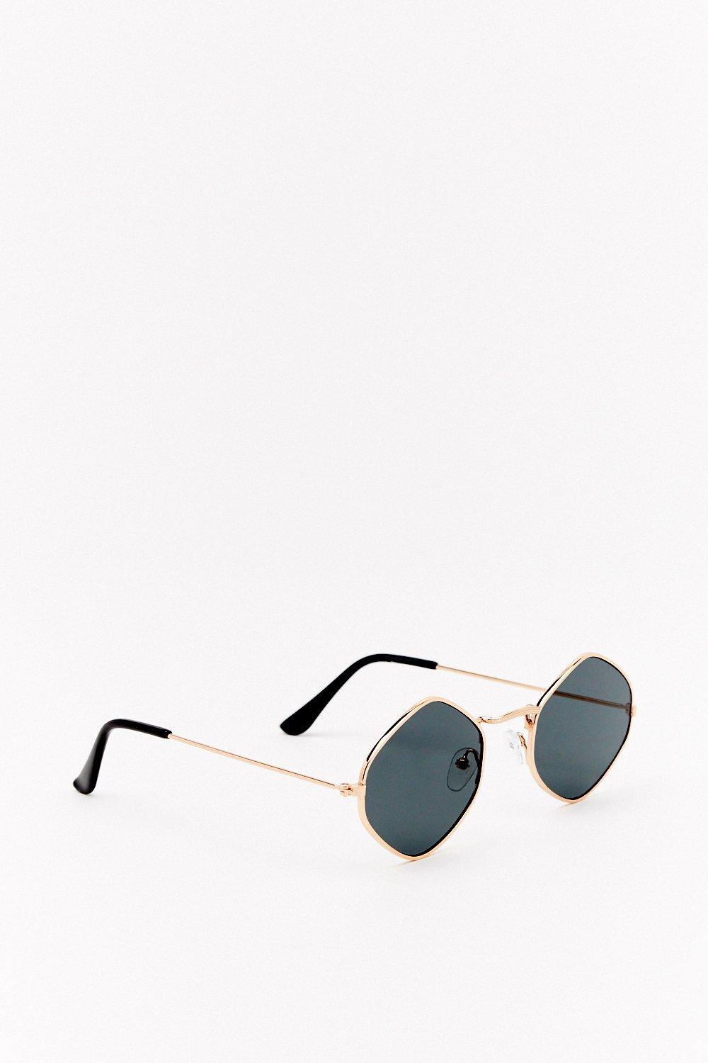 Round Sunglasses - Gold Frame / Smoke Lens