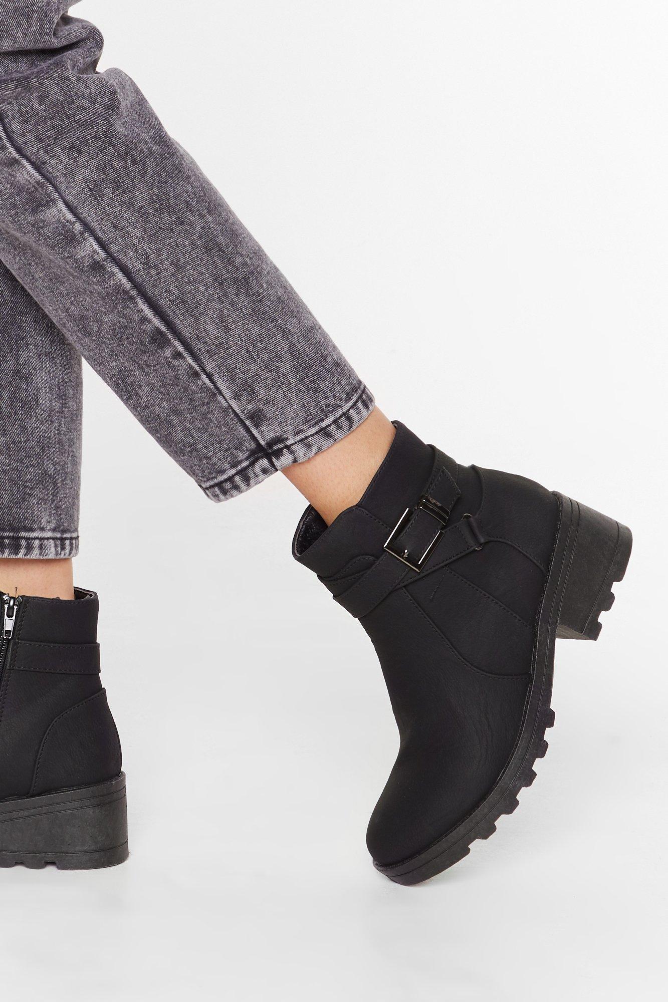 Bottines motardes avec boucles hotsell