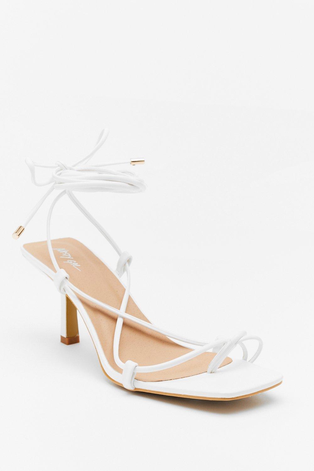 Tie to Pull It Toe gether Faux Leather Kitten Heels