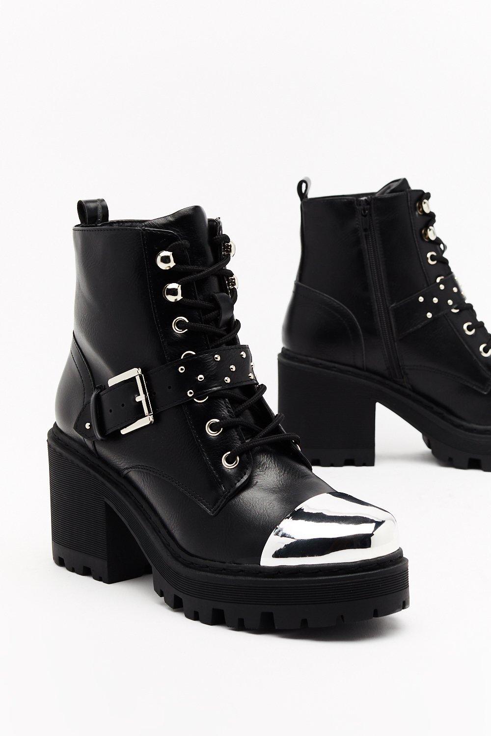 Bottines lacets avec bride clout e C est heavy