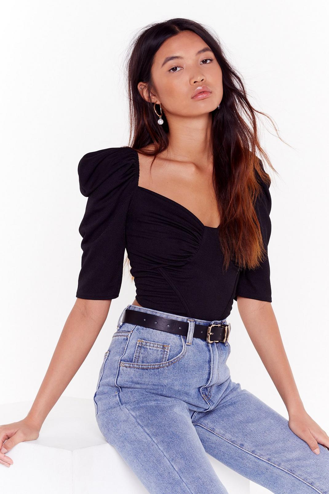 Black Cup-Ped Cropped Blouse with Fitted Silhouette image number 1
