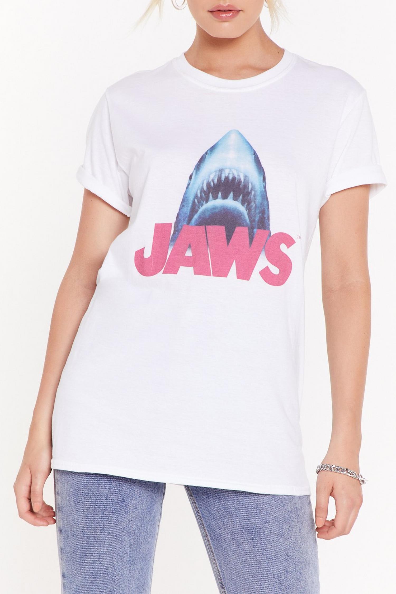 Here Comes Jaws Graphie Tee | Nasty Gal