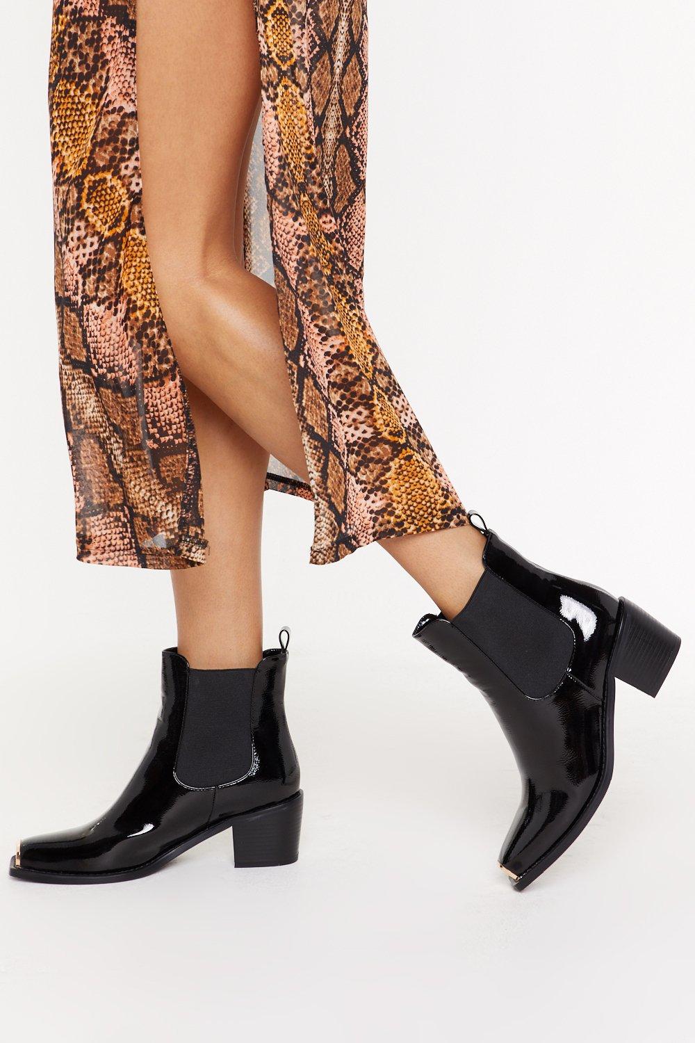 toe cap chelsea boots