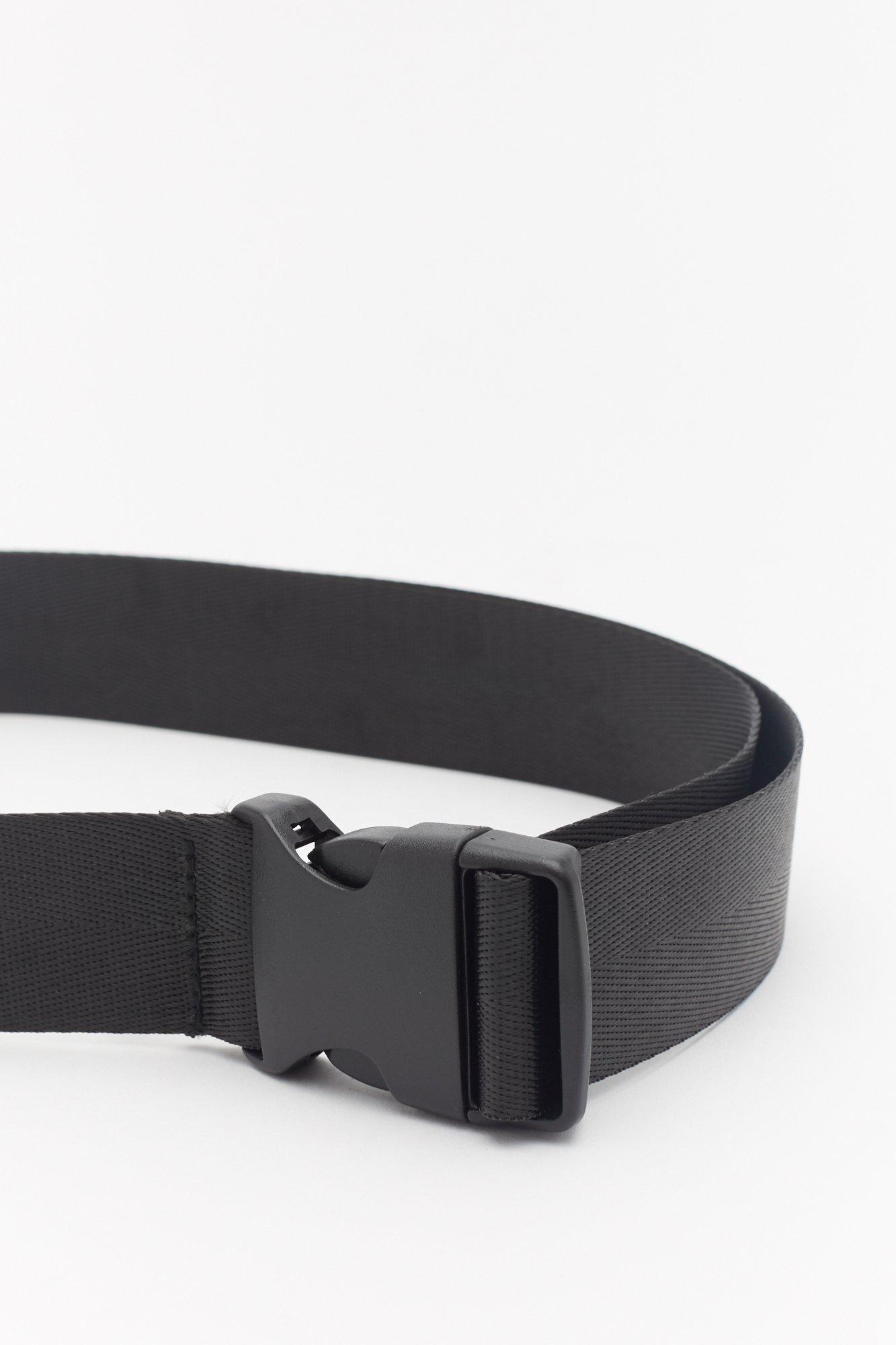 Buckle up outlet belt