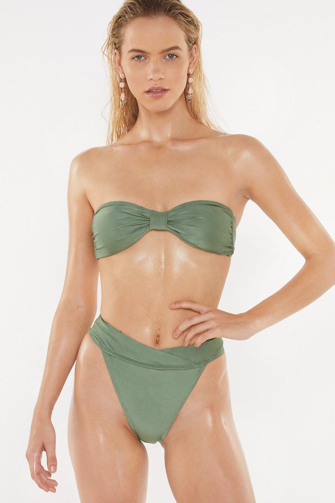 Bikini bandeau & culotte échancrée à détail croisé Simplicité oblige image number 1