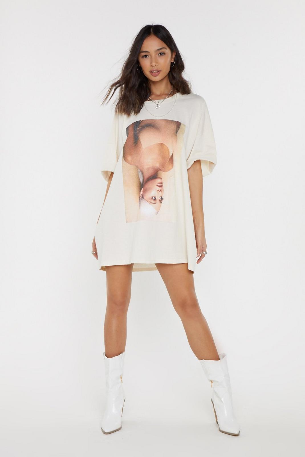 Robe t-shirt Sweetener Ariana Grande image number 1