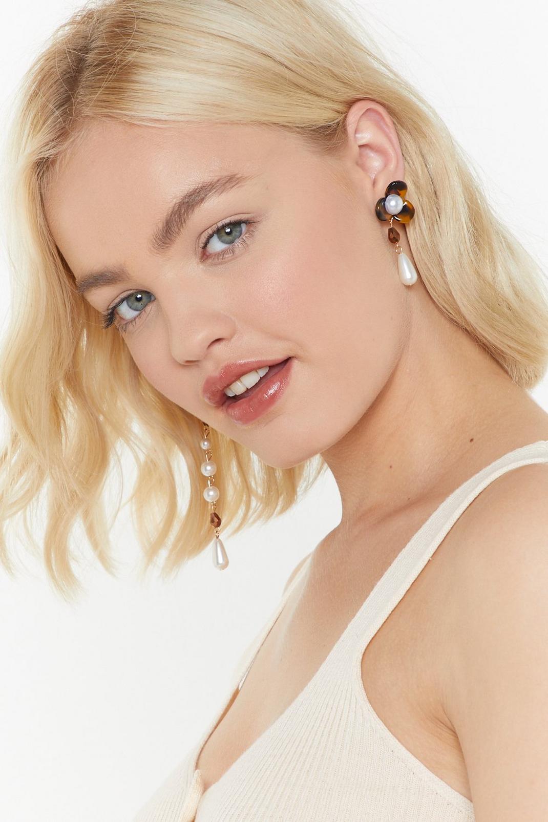 What a Pearl Wants Floral Drop Earrings image number 1