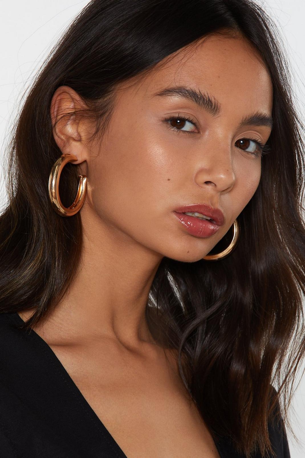 One Size Small Gold Hoop Earrings image number 1