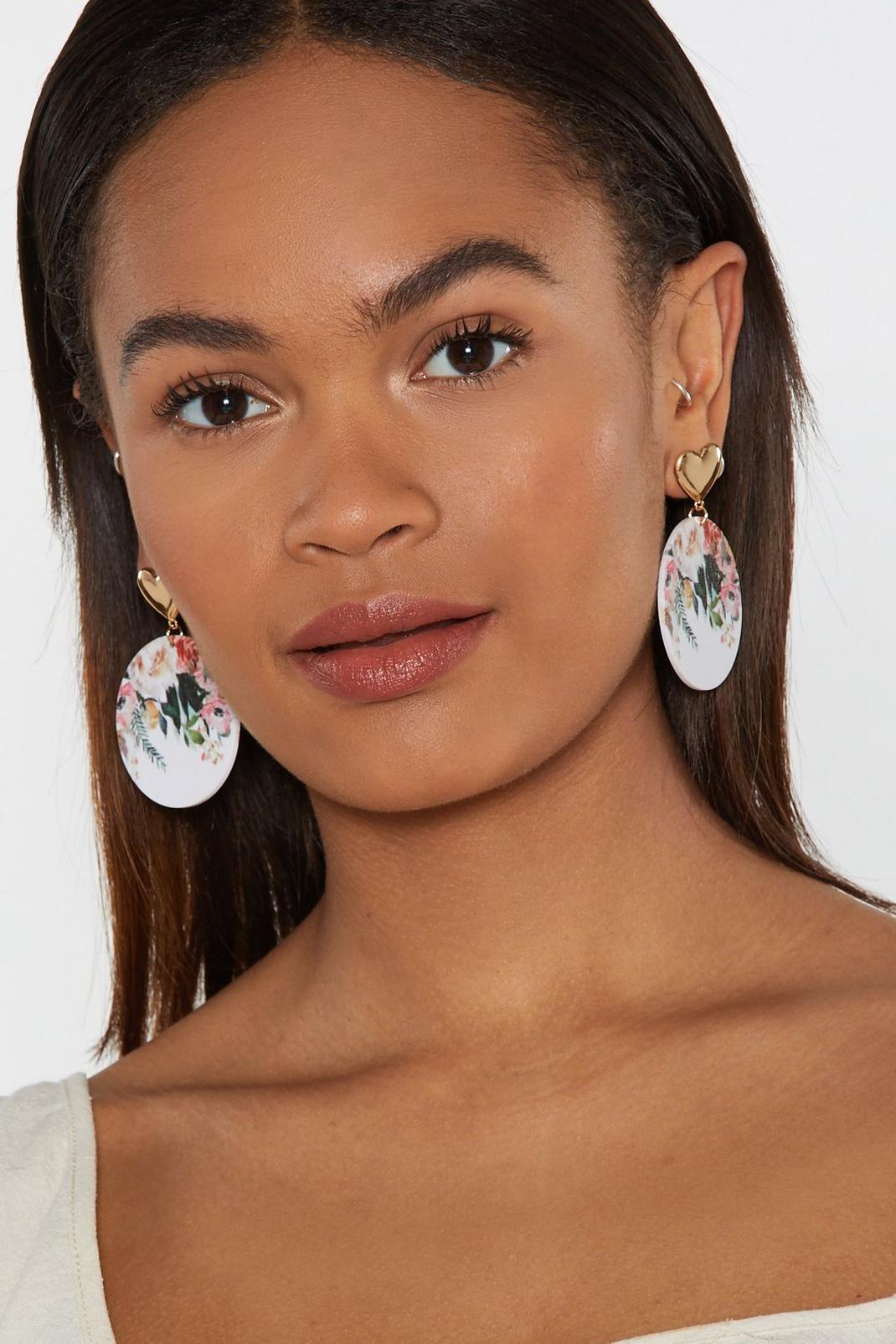 Pretty as a Picture Floral Drop Earrings image number 1