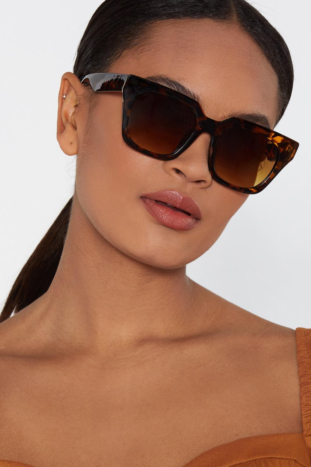 Brown That's How Eye Roll Oversized Tortoiseshell Shades image number 1