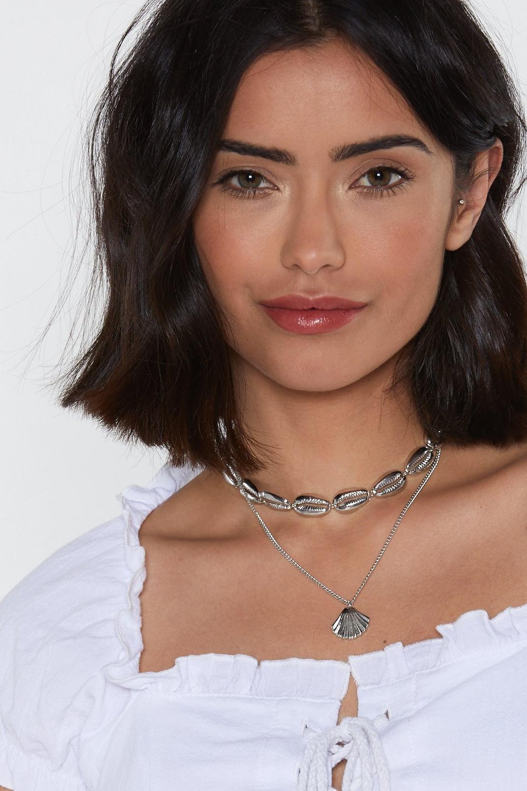 Really Shell It to Me Layered Choker image number 1