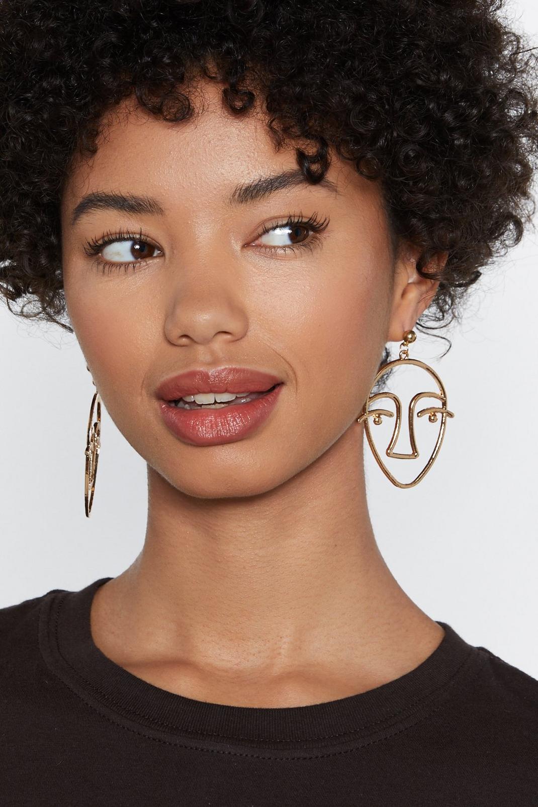 A Face in the Crowd Drop Earrings image number 1