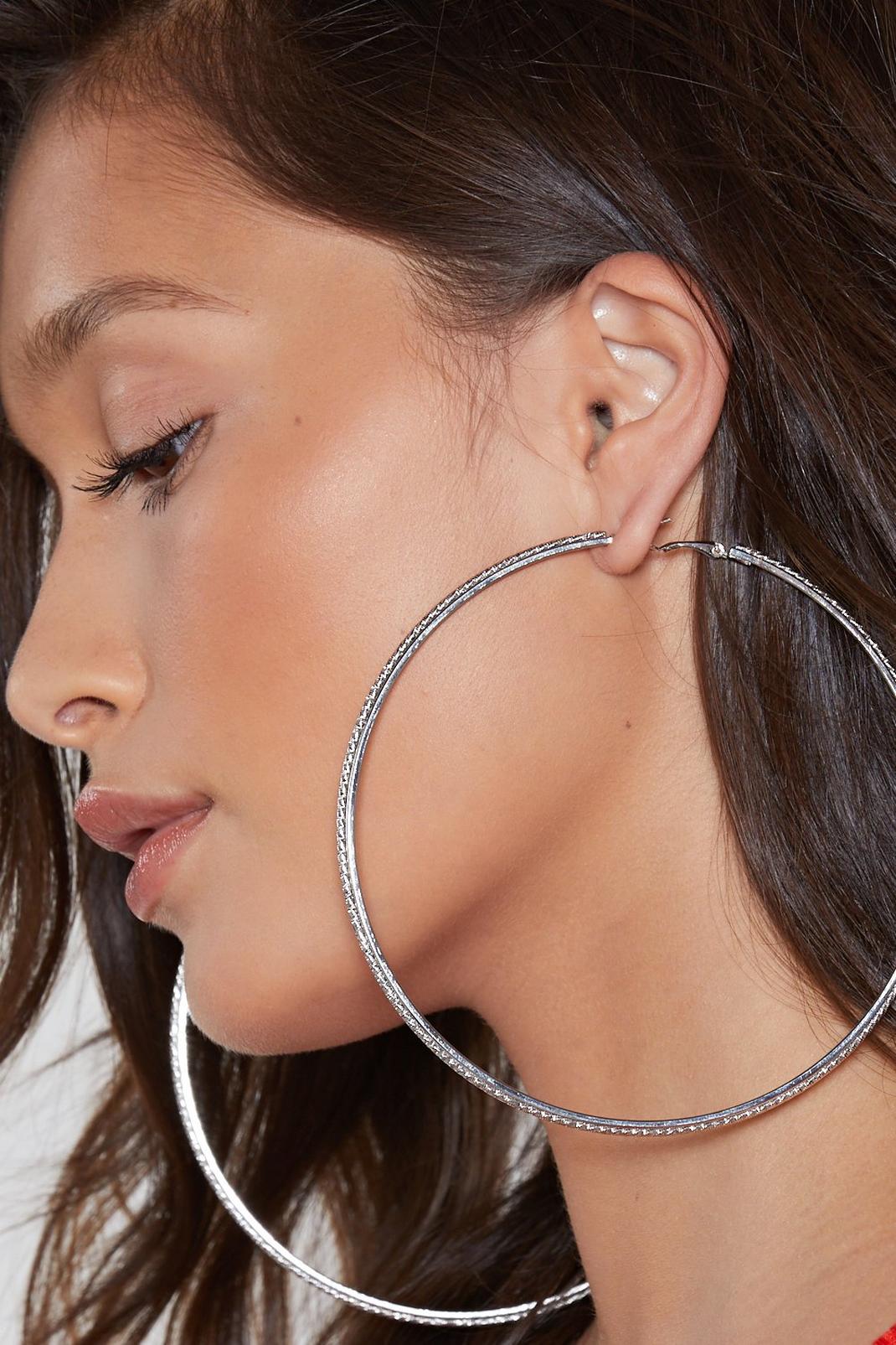 I Got Your Textured Oversized Hoop Earrings image number 1