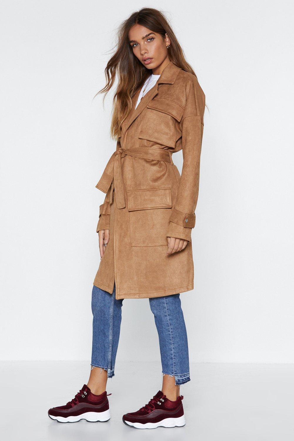 trench en daim camel