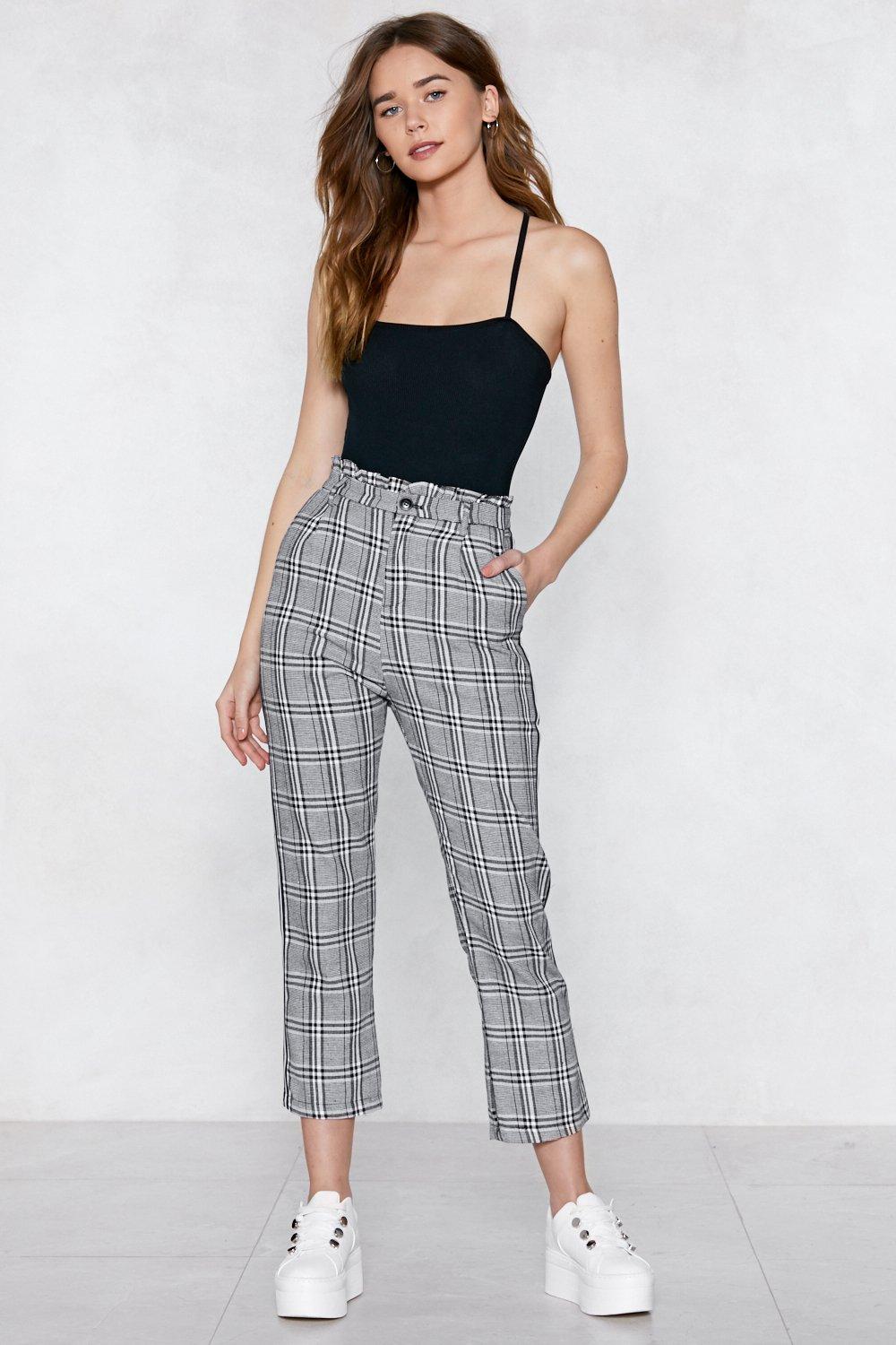 outfits with black and white plaid pants