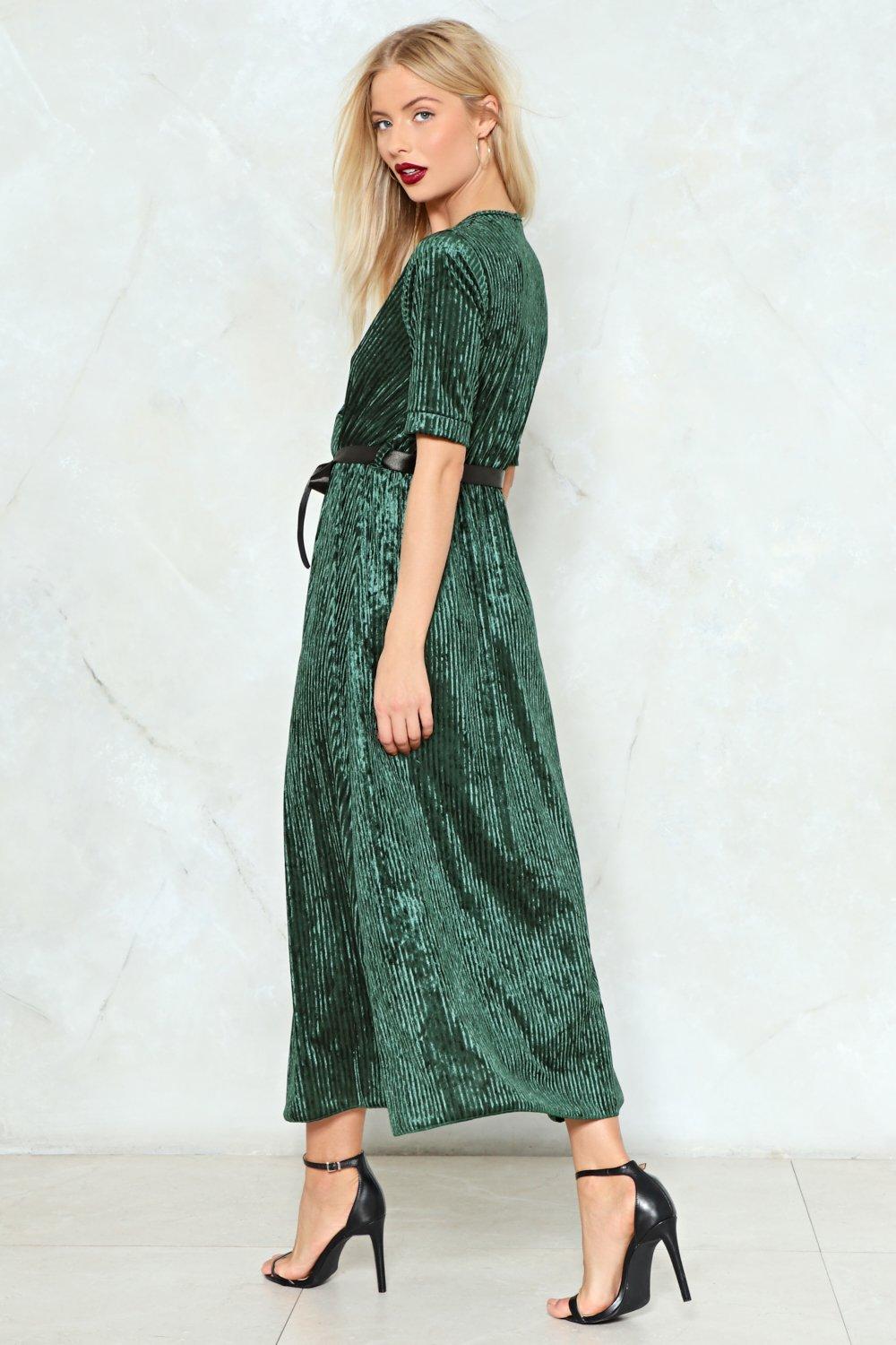 Nasty gal 2025 green velvet dress