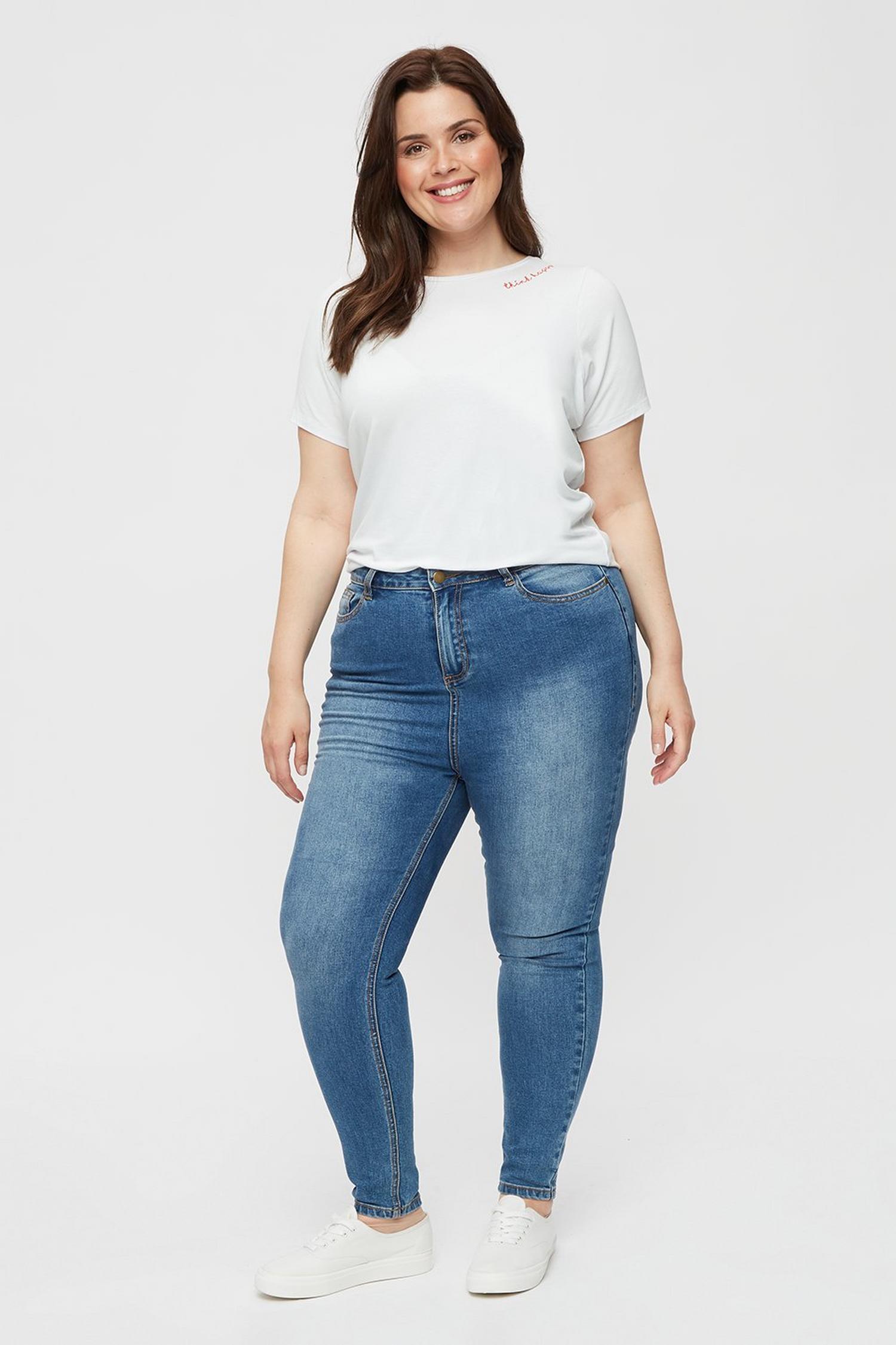 curve white shirt
