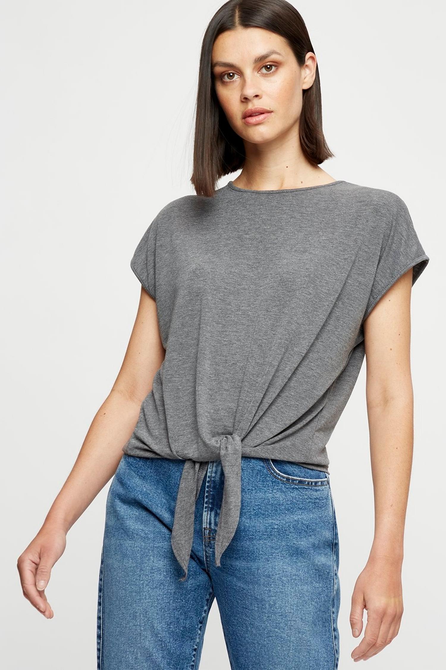 how to cut shirt to tie in front