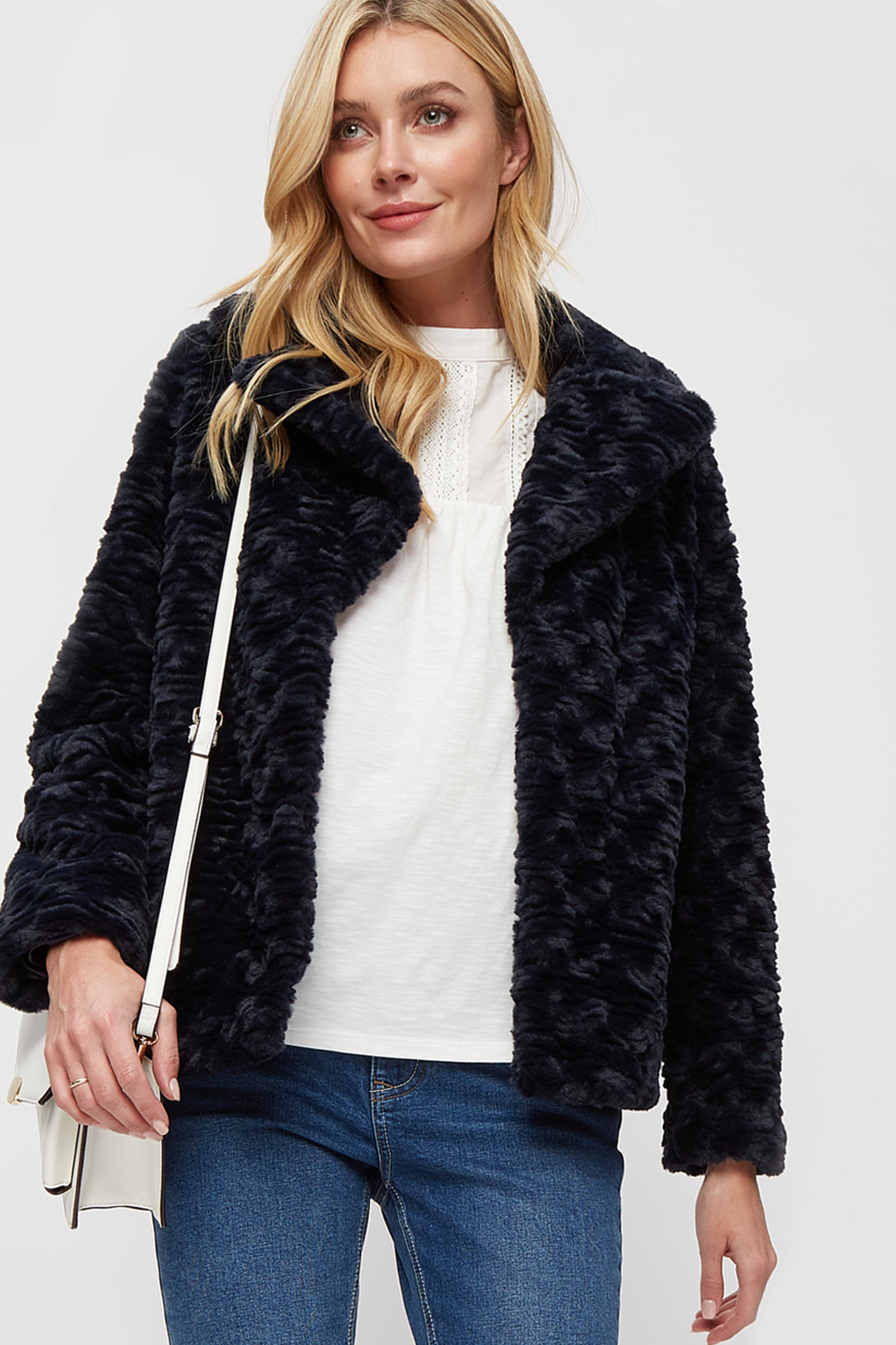 141 Collar And Revere Short Textured Ripple Faux Fur Coat image number 1