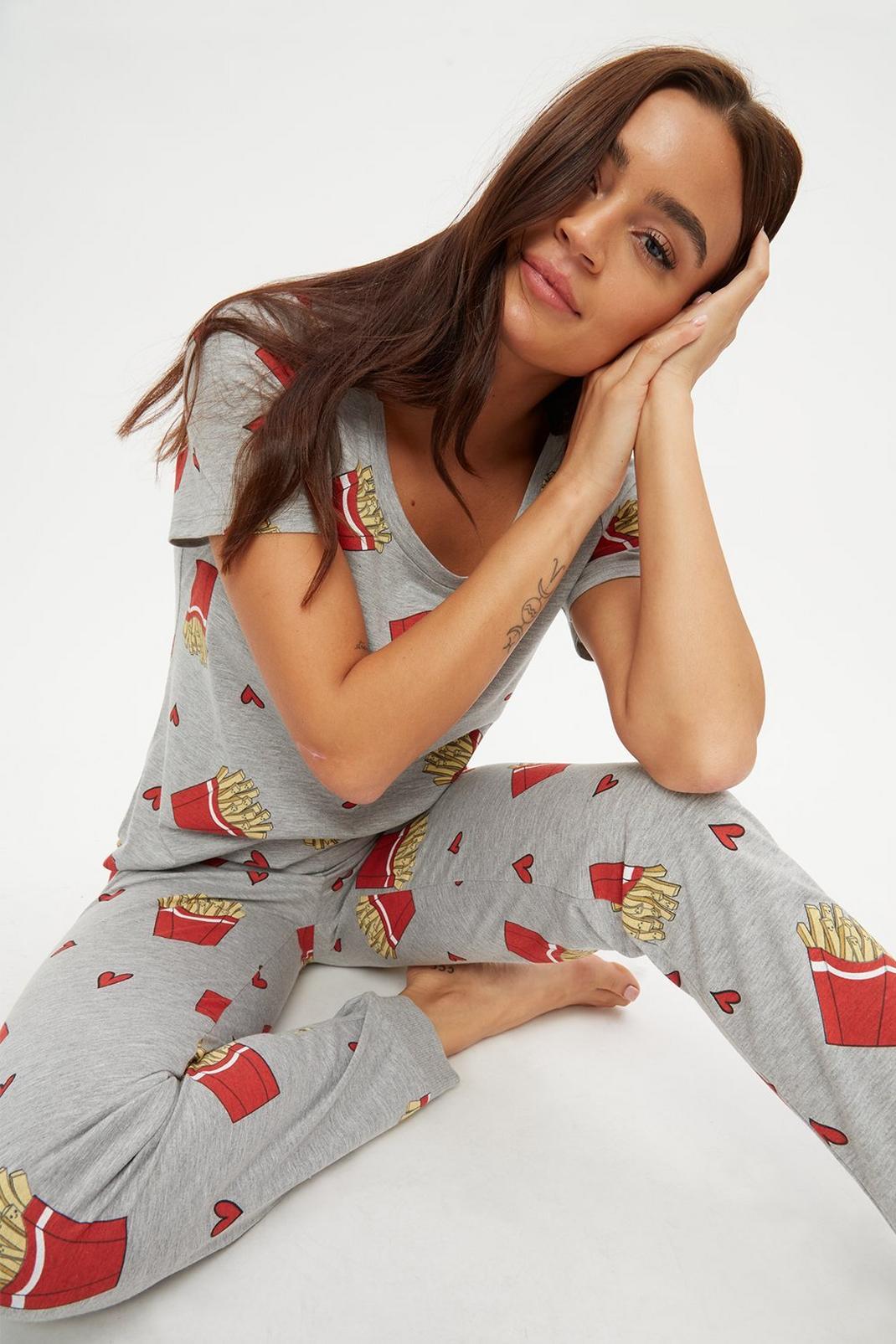 265 Fries T-Shirt and Cuffed Trousers Pyjama Set image number 1